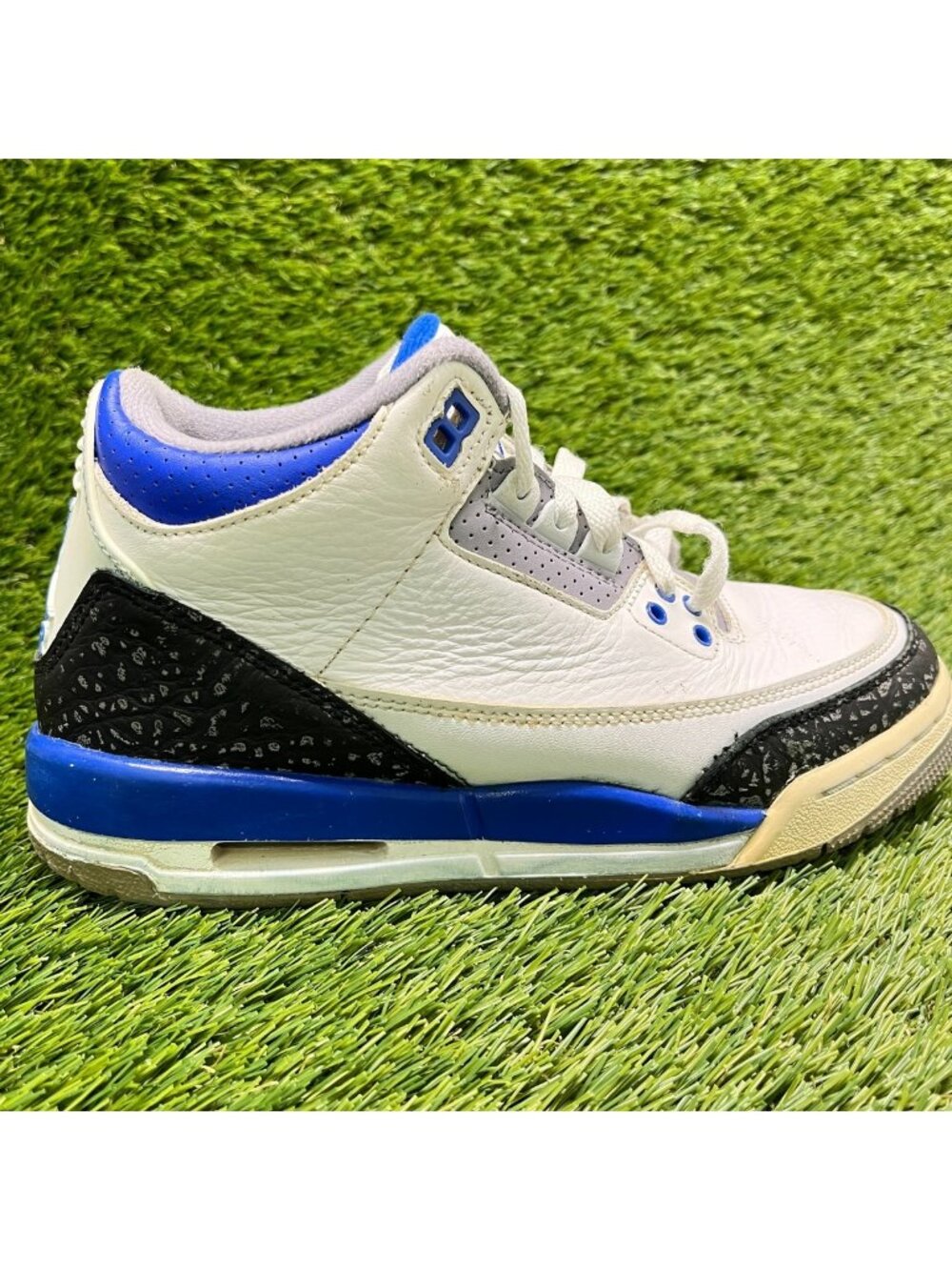 Nike Air Jordan 3 Retro Boys Size 5.5Y White Blue Athletic Leather Shoes Sneaker